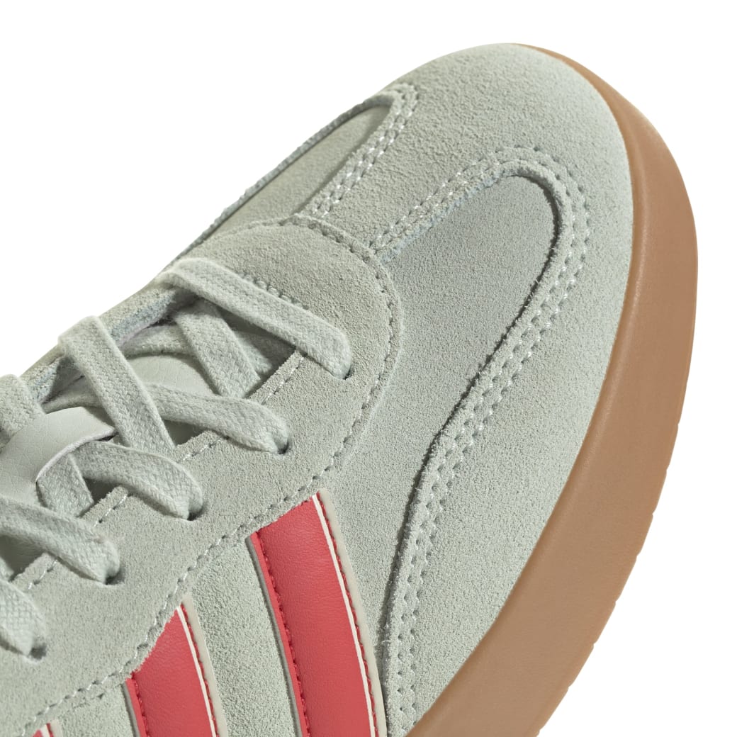 JP7109_8_FOOTWEAR_Photography_Detail View 1_white